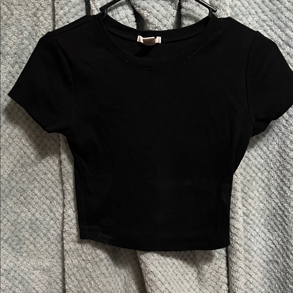 Black crop top size s